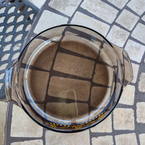 Vintage Glasbake Yellow Daisy Glass Smoked Amber Jeanette Cake / Casserole Dish - Picture 2 of 7